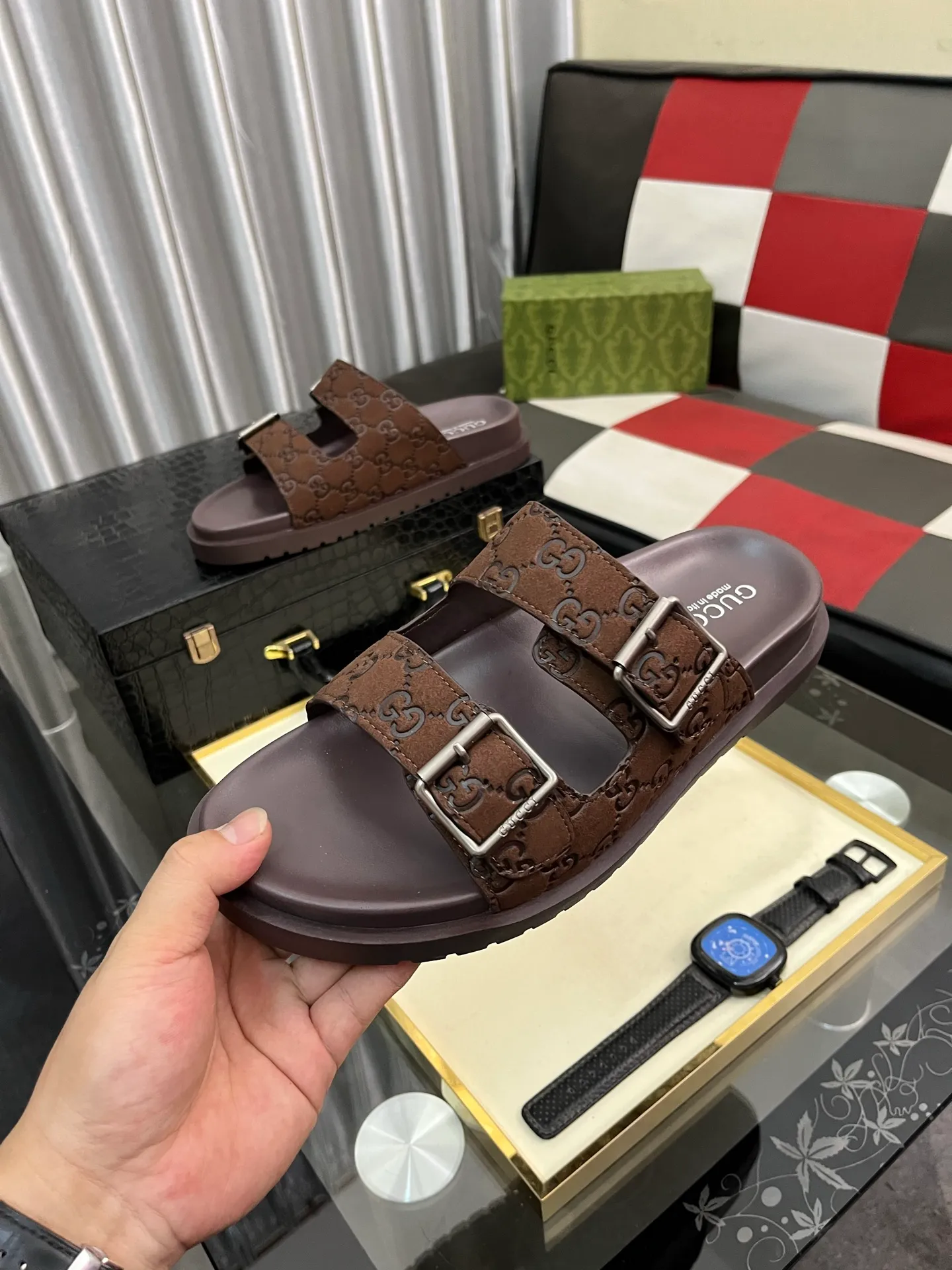 Men's shoes 💰340⌚️⌚️ (gucci-Gucci) New men's slippers, high-end boutique, made of cowhide, with exquisite embossed logo decoration on the upper, fine workmanship, super soft soles, casual, loose and comfortable, a must-have in summer! \nsize：38-44